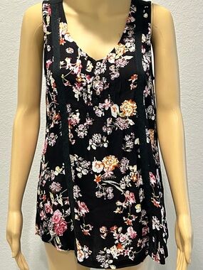 Suzanne Betro Black Floral V-Neck Tank Top
